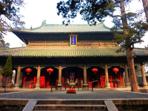 孟庙，又称亚圣庙，位于山东省济宁市邹城市亚圣府街44号，为历代祭祀战国思想家孟子之所。