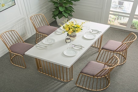 金色餐桌椅组合
