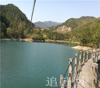 距哈尔滨市180公里的延寿县石城山公园，1992年被黑龙江省林业厅批准为石城山省级森林公园。