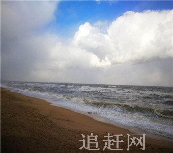 龙腾国际生态温泉度假庄园坐落在黑龙江省齐齐哈尔市富裕县龙安桥镇乌裕尔河**级湿地保护区的边缘。