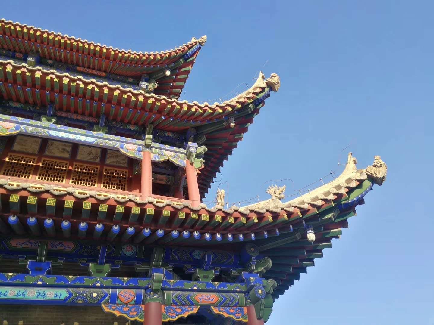 龙华寺始建于北魏中、晚期。北魏——北齐时期，该寺香火**盛。该寺大致经历了三次大型重修：一是隋朝时期。