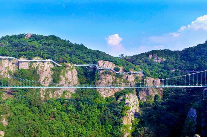 祈福源头，休闲胜地的马仁奇峰景区是安徽省芜湖市唯一的省级森林公园，风景奇特，文化底蕴深厚，素有"皖南张家界，江滨小黄山"之称。