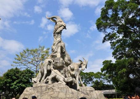 越秀公园是广州**的公园，并且免费开放！里面自然风光优美，很适合来漫步、锻炼身体。公园**代表性的，就是广州的标志——五羊石雕，游客不妨来拍照留念。