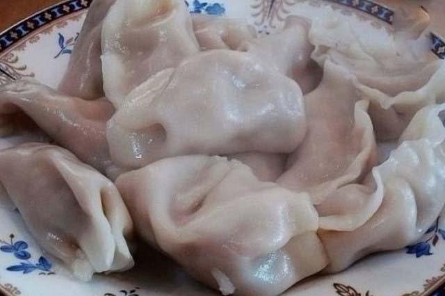白鱼水饺，是密山的特色小吃，用兴凯湖大白鱼制作而得名。