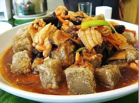 海鲜焖子是辽宁省大连市的特色小吃