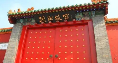沈阳故宫，又称盛京皇宫，位于辽宁省沈阳市沈河区，为清朝初期的皇宫。