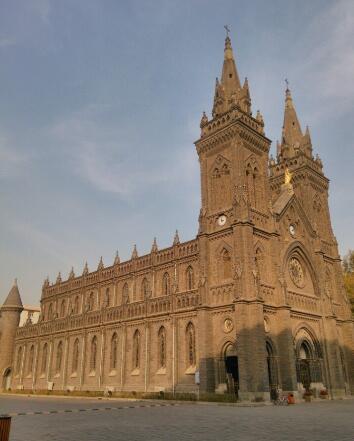 沈阳天主教堂，亦称沈阳南关教堂，位于沈阳市沈河区小南街南乐郊路40号。