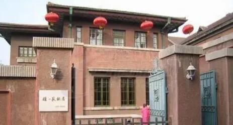 赵一荻故居，俗称“赵四小姐楼”，是**重点文物保护单位张氏帅府博物馆的重要组成部分。