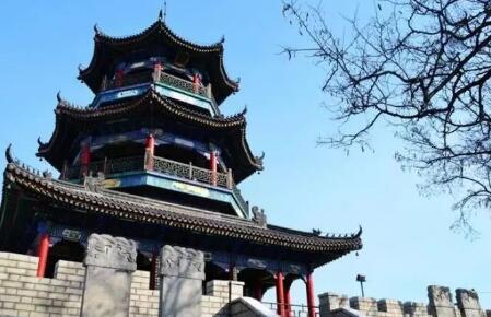 厝石山公园，坐落在辽宁省海城市，又称海城公园，已有近百年的历史