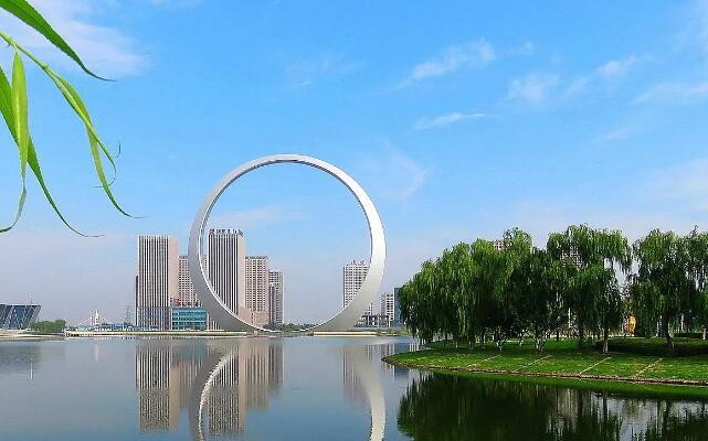生命之环”是一座环形建筑，坐落于辽宁省沈抚新区。寓意连接天圆地方，贯通天上人间，无论是高度还是形式都是**独有的。