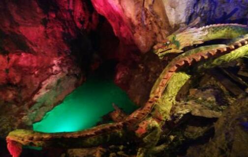 旱洞位于本溪水洞景区内，整个洞穴长300米，高低错落，洞中有洞，曲折迷离，各有洞天