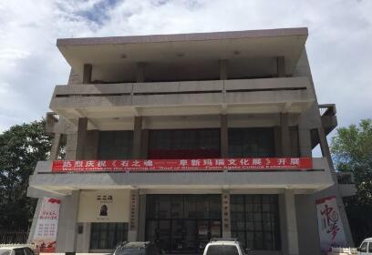 阜新市博物馆成立于1995年12月，位于辽宁省阜新市海州区东苑小区（工业街）44-2号。