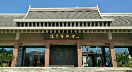 辽阳博物馆设在彭公馆，位于辽宁省辽阳市白塔区中心路2号。是民国时期东三省官银号总办（后任边业银行总裁）彭贤住宅，建于民国十年（1921年）。