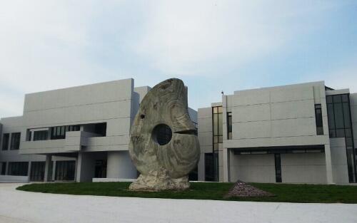 辽河美术馆2006年6月6日成立，隶属于兴隆台区政府。