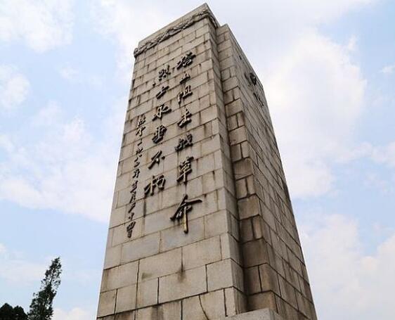 塔山阻击战革命烈士纪念碑，位于葫芦岛市区以东12公里的连山区塔山乡塔山村。塔址是明朝天启年间（1621--1627）的烽火台，地方称“东楼台”。