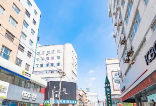 桂林路商业中心以同志街和桂林路交叉的十字路口为中心的商业圈。