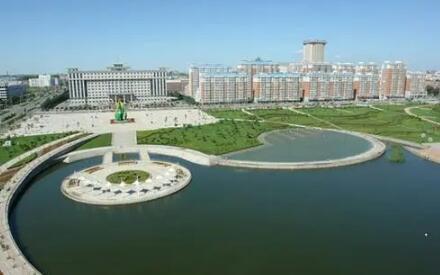 锦江广场位于长春绿园区，总面积18.8万平方米。