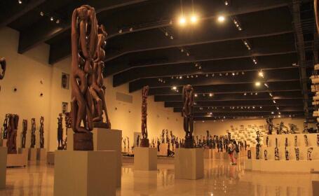 松山·韩蓉非洲艺术收藏博物馆位于长春**雕塑公园东北角，2010开始建设。