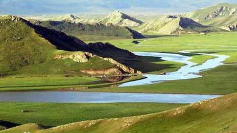 伊通火山群**级自然保护区位于吉林省中南部的长春市、四平市、公主岭市和伊通满族自治县、三市一县九个乡镇境内