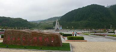 长白山文化博览城建在县城西南，位于安图县城所在地-明月镇，是到长白山旅游的必经之路。