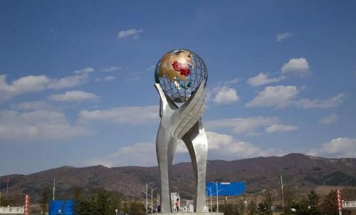 长白山虎园位于吉林省延边朝鲜族自治州二道白河镇旅游度假区。