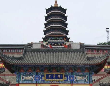 福寿宫坐落于辽源市龙首山南麓，是东北**的道观之一，被誉为“华夏玄门第一楼”的辽源魁星楼便矗立于此。