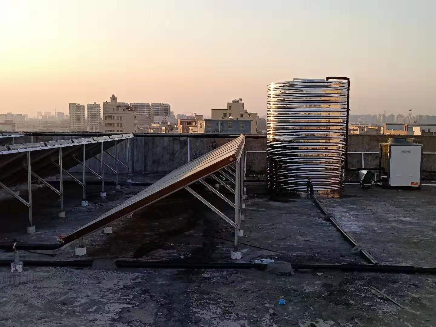 广东东莞深圳 学校平板太阳能热水器高效节能、安全、省钱