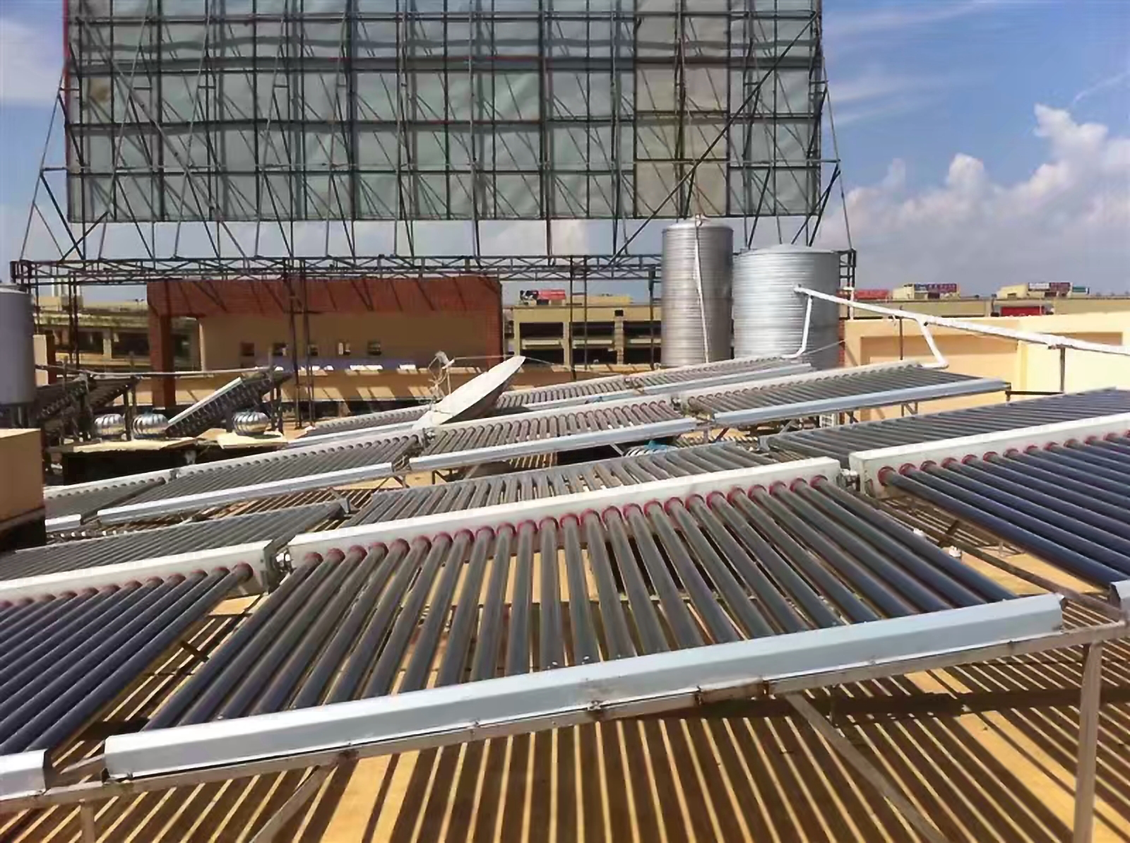 云南昆明玉溪空气能热水器+太阳能热水工程，商用热水设备
