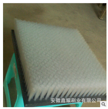 专业定制工业板刷厂家 专业制作机械板刷供应商 磨料丝PVC毛刷板价格 数控冲床板刷