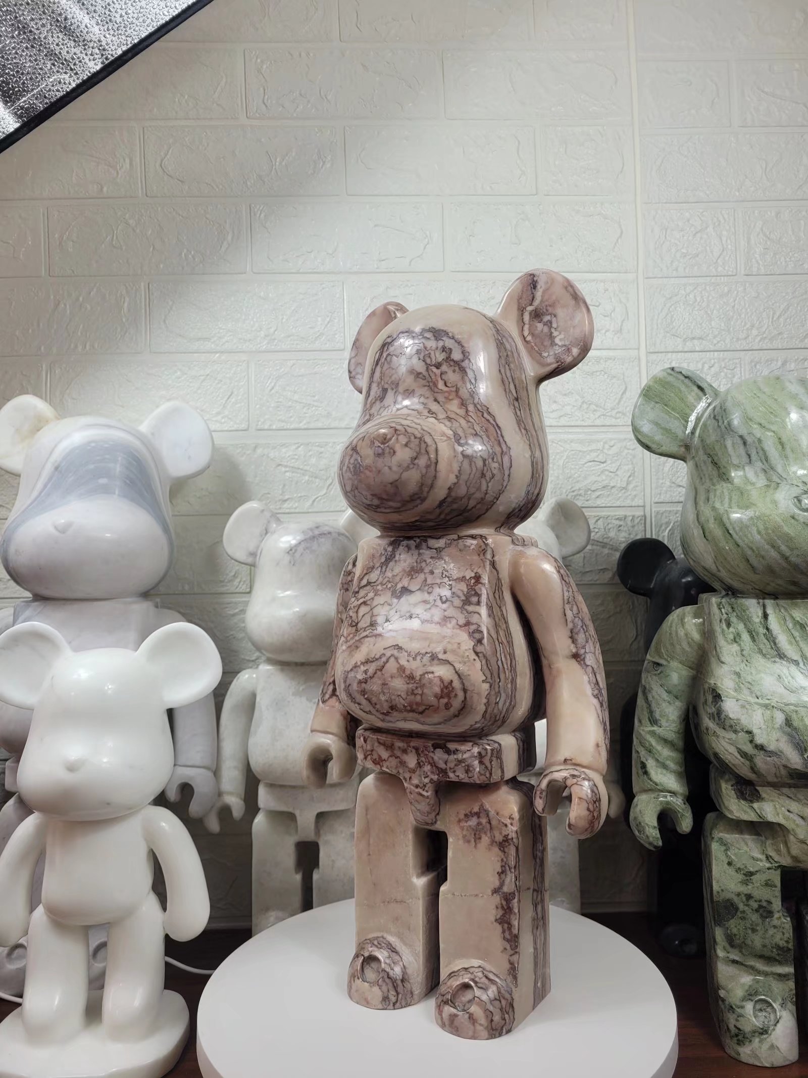 订制粉色大理石雕刻积木熊