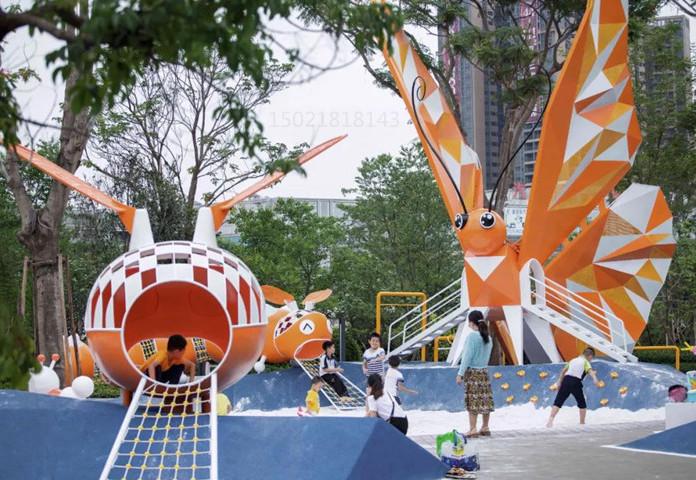 百色大型社区广场 不锈钢蝴蝶滑梯雕塑 彩绘动物雕塑摆件