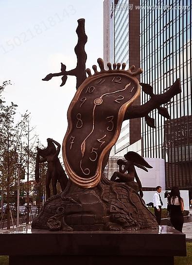 临沂城市主题 小脚丫铜时钟雕塑 铸铜系列图例