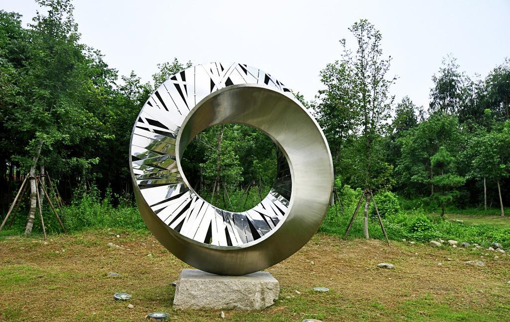 嘉兴中型抽象落地雕塑 不锈钢雕字镂空圆环雕塑定制