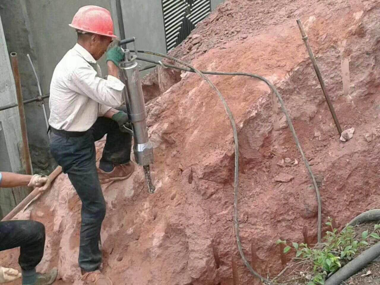 河津市拆除大块石头用液压分裂机设备