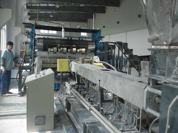 PVC板材挤出机  江苏塑机生产厂家