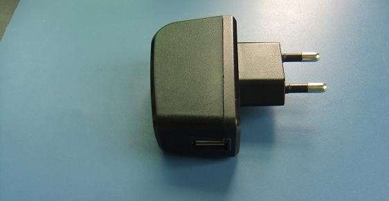 供应5V1A移动硬盘合USB充电器安规环抱系列