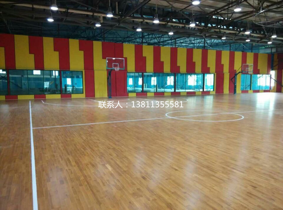 篮球馆木地板篮球