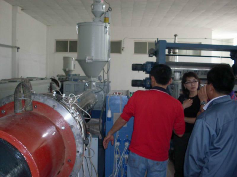供应青岛中塑PE防腐保温管材生产设备
