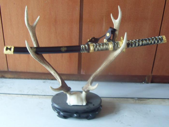 辽宁铁岭供应收藏刀剑装饰架武术用品鹿角刀剑架