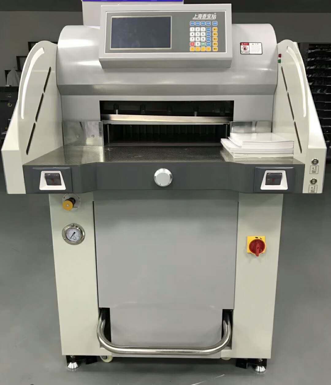上海香宝XB-AT551-09双液压超静音数控程控切纸机（德国波拉结构） XB-AT551-09液压切纸机