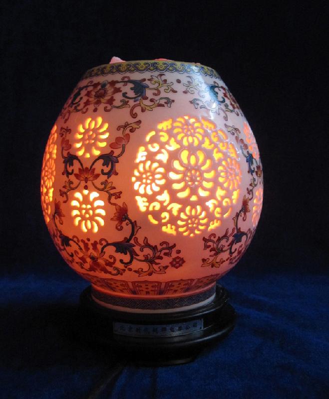 供应实用礼物床头灯台灯 陶瓷花瓶 喜马拉雅天然水晶盐灯-红花玉壶