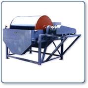 供应褐铁矿水选单辊磁选机，广西梧州矿山设备供应生产