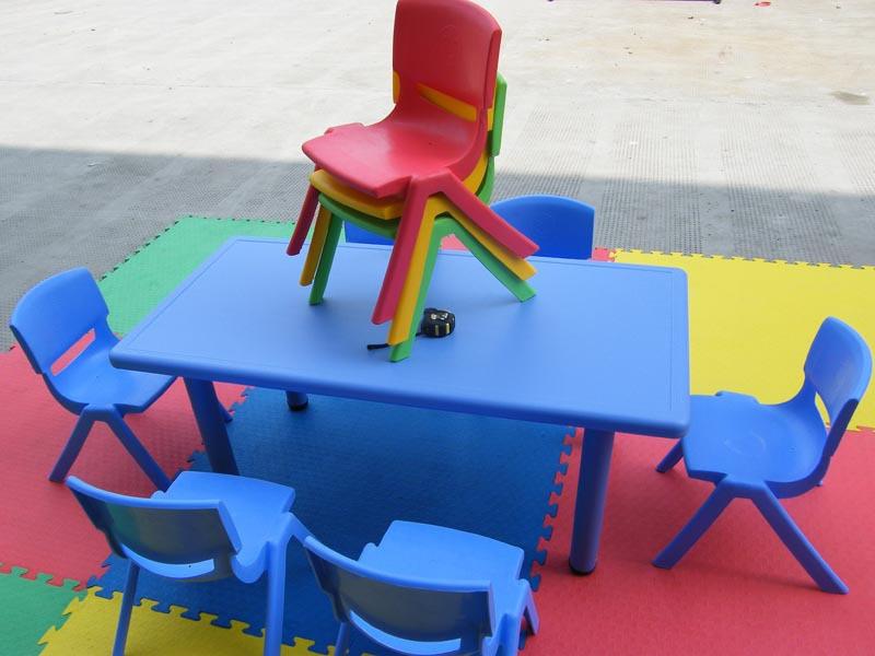 幼儿园课桌，塑料
