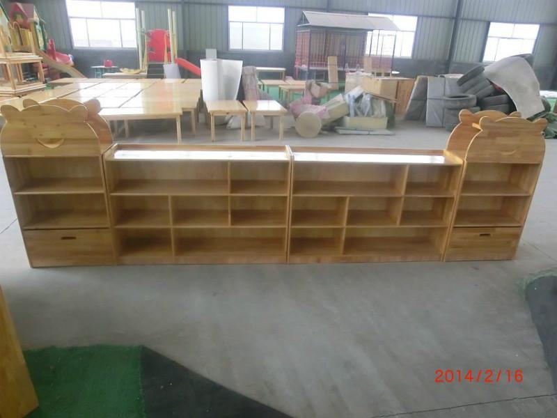 供应幼儿园木质设施 儿童木制荡桥价格 木质图书柜专卖 木质桌椅图片 幼儿园木制设施