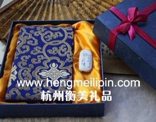 供应杭州丝绸记事本笔记本鼠标垫套装定制商务会议礼品送老外礼品定做定制